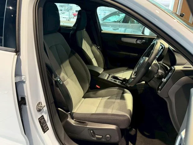 Volvo XC40 PLUS B3 2025 — миниатюра 5