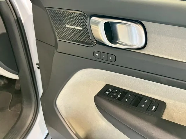 Volvo XC40 ULTRA B4 AWD 2024 — миниатюра 3