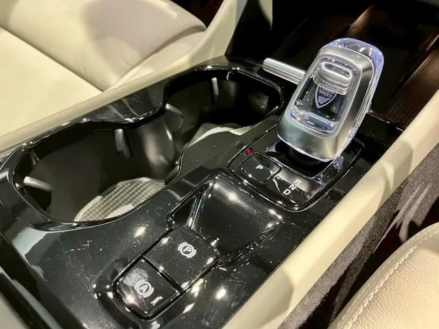 Volvo XC40 ULTRA B4 AWD 2024 — миниатюра 5