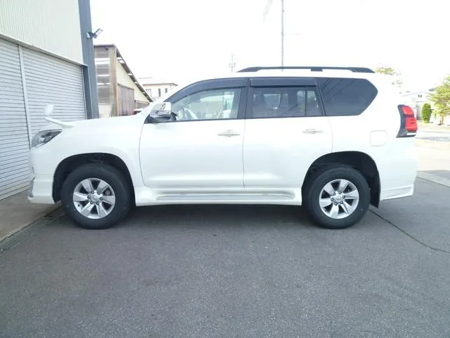 Toyota Land Cruiser Prado TX 2022 — миниатюра 4