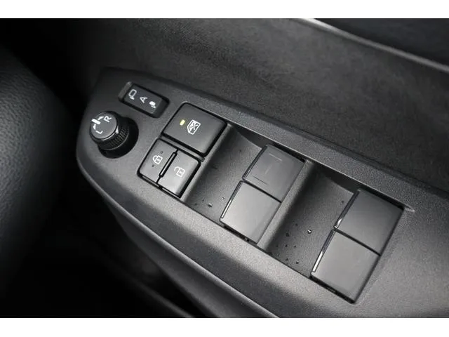 Toyota YARIS CROSS HYBRID Z 2023 — миниатюра 3