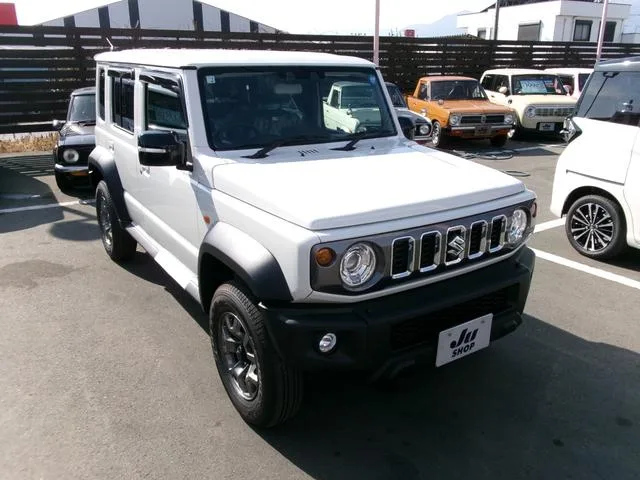 Suzuki JIMNY NOMADE FC 2026 — фото 1, купить с доставкой в Москву