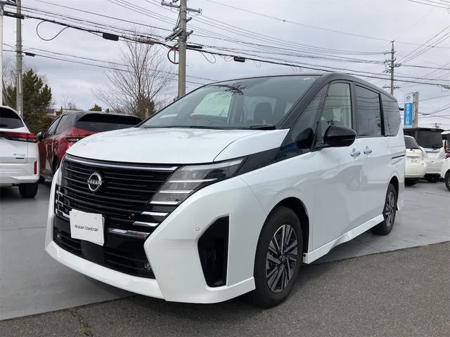 Nissan SERENA E-POWER HIGHWAY STAR V 2025 — фото 1, купить с доставкой в Москву
