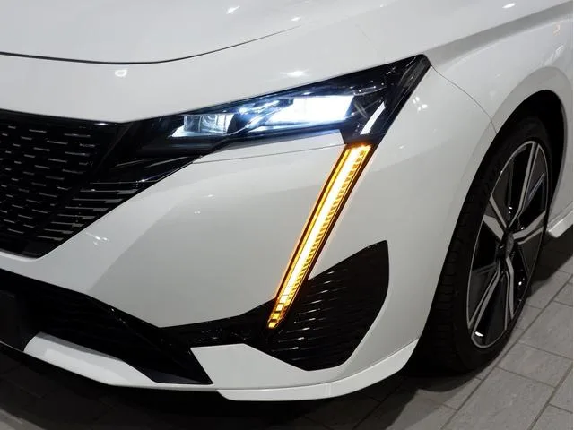 Peugeot 308 SW GT BLUE HDI 2023 — миниатюра 2