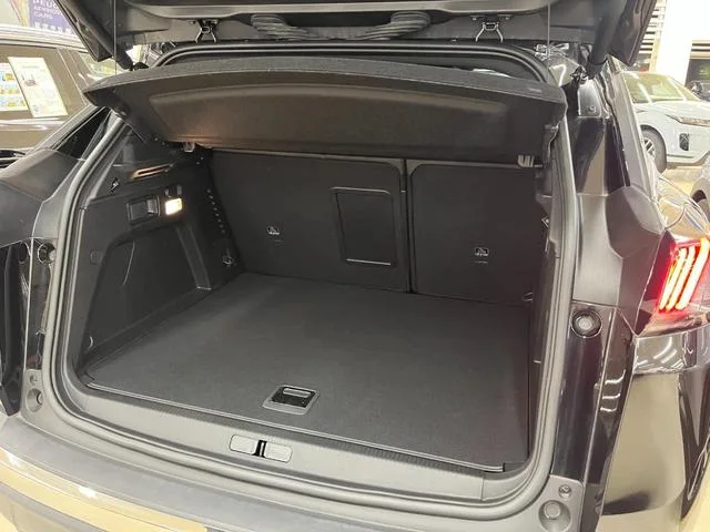 Peugeot 3008 GT HYBRID4 2023 — миниатюра 4