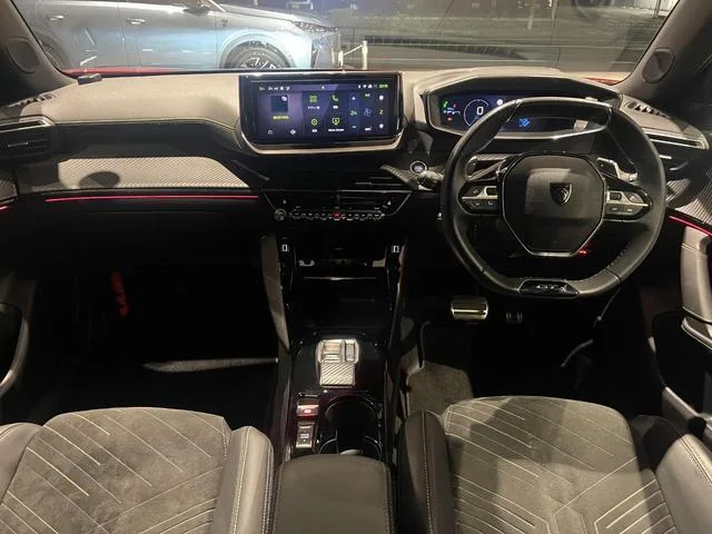Peugeot 2008 GT BLUE HDI 2023 — миниатюра 2