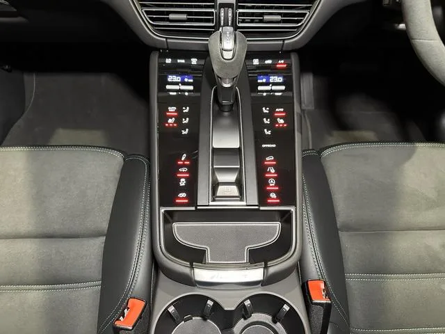 Porsche Macan MACAN GTS 2024 — миниатюра 2