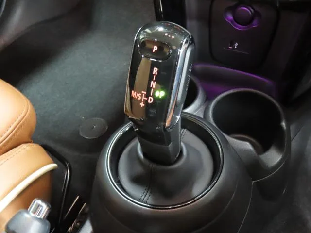 MINI MINI COOPER D ESSENTIAL TRIM 2022 — миниатюра 3