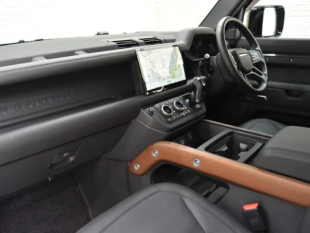 Land Rover Defender 110X D300 2024 — миниатюра 5