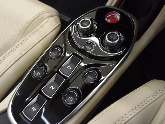 McLaren GT LUXE 2023 — миниатюра 5