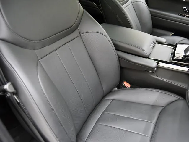 Land Rover RANGE ROVER SPORT DYNAMIC SE P550E 2025 — миниатюра 3