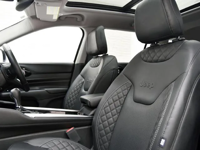 Chrysler Jeep JEEP COMMANDER LIMITED 2023 — миниатюра 2