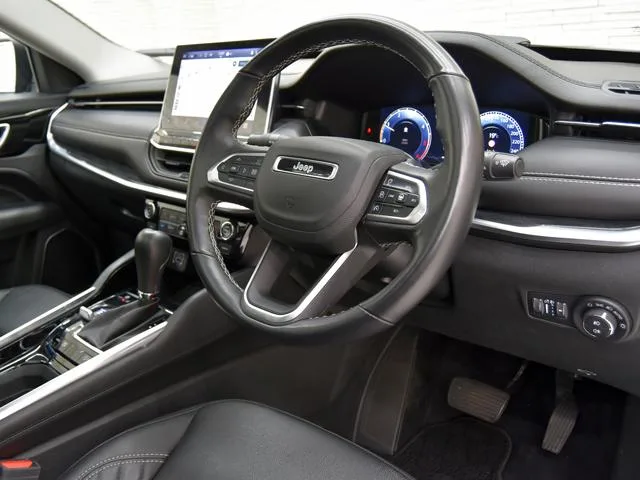 Chrysler Jeep JEEP COMMANDER LIMITED 2023 — миниатюра 3