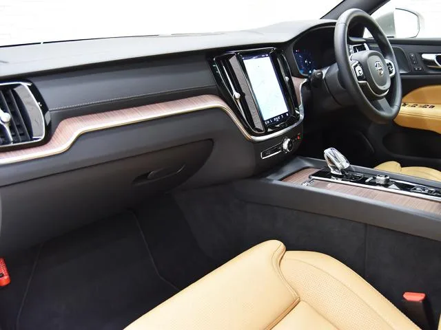 Volvo V60 ULTIMATE B4 2022 — миниатюра 3