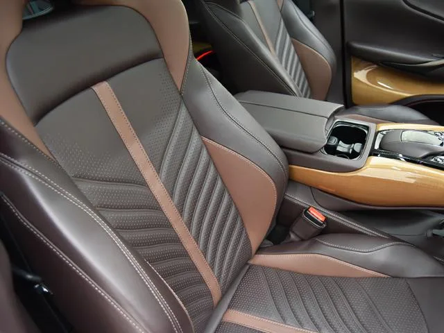 Aston Martin DBX 707 2024 — миниатюра 3