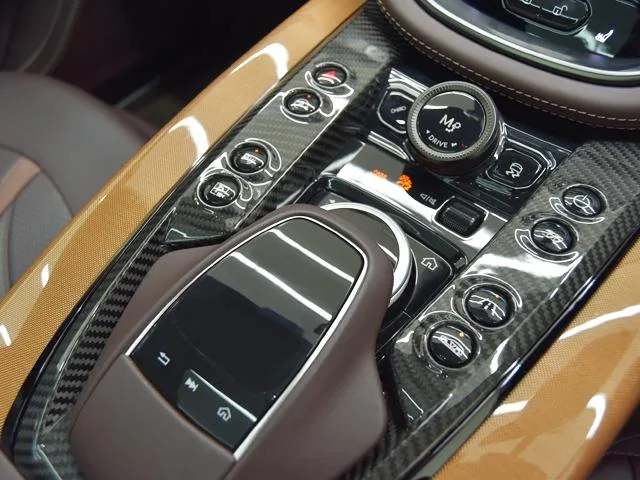Aston Martin DBX 707 2024 — миниатюра 4