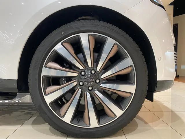 Land Rover RANGE ROVER SV P615 STANDARD WHEELBASE 2024 — миниатюра 5