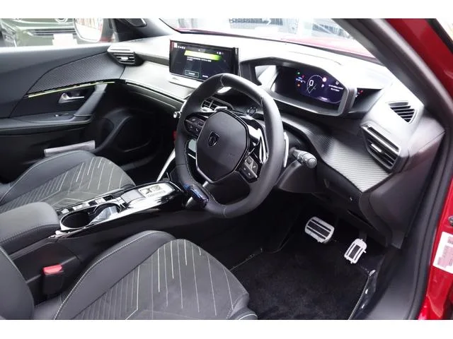 Peugeot 2008 GT 2025 — миниатюра 2