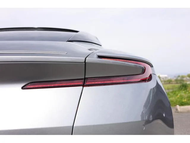 Aston Martin DB12 BASE GRADE 2024 — миниатюра 3