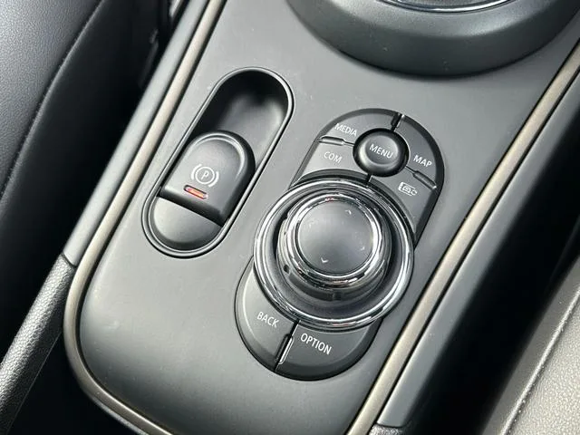 MINI MINI COOPER D CROSSOVER CLASSIC TRIM 2022 — миниатюра 4