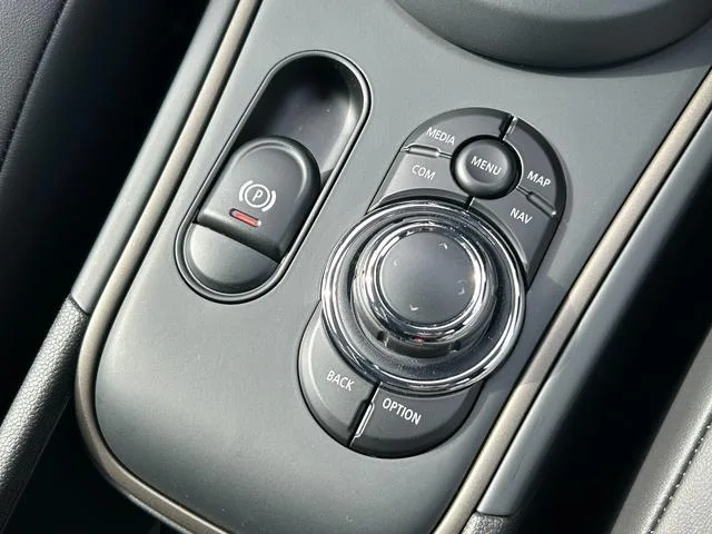 MINI MINI COOPER D CROSSOVER PREMIUM PLUS PACKAGE CLASSIC TRIM 2023 — миниатюра 5