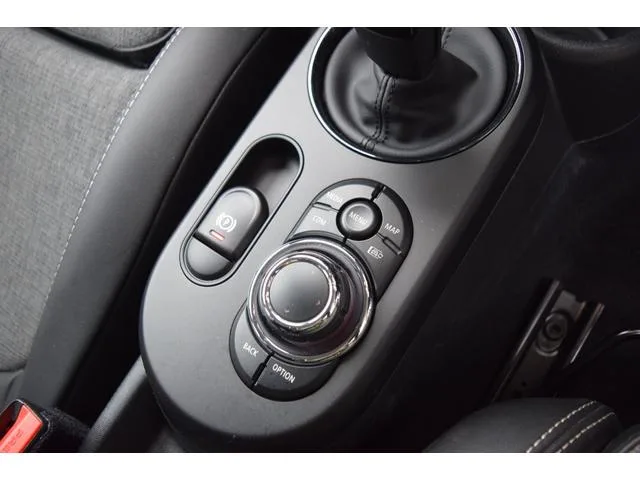 MINI MINI COOPER D CAMDEN EDITION 2024 — миниатюра 4