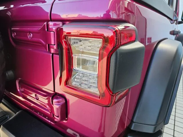 Chrysler Jeep JEEP WRANGLER UNLIMITED SPORT LIMITED EDITION WITH SUNRIDER FLIP TOP FOR HARDTOP 2024 — миниатюра 4