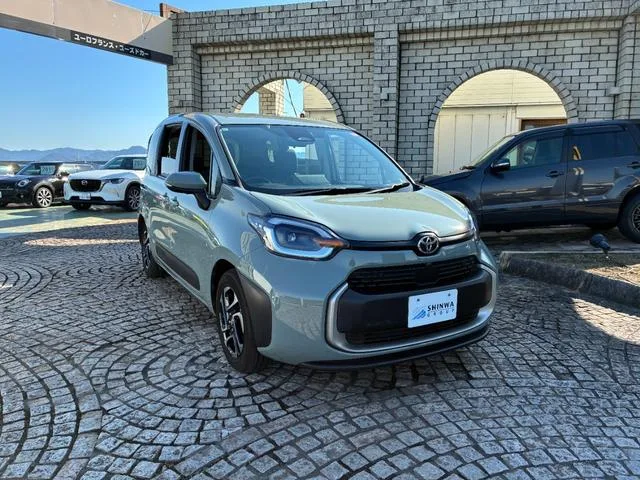 Toyota SIENTA HYBRID Z 2022 — фото 1, купить с доставкой в Москву