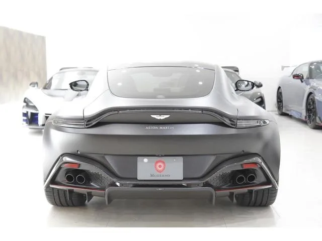 Aston Martin VANTAGE 2022 — миниатюра 2