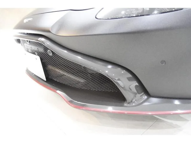 Aston Martin VANTAGE 2022 — миниатюра 4