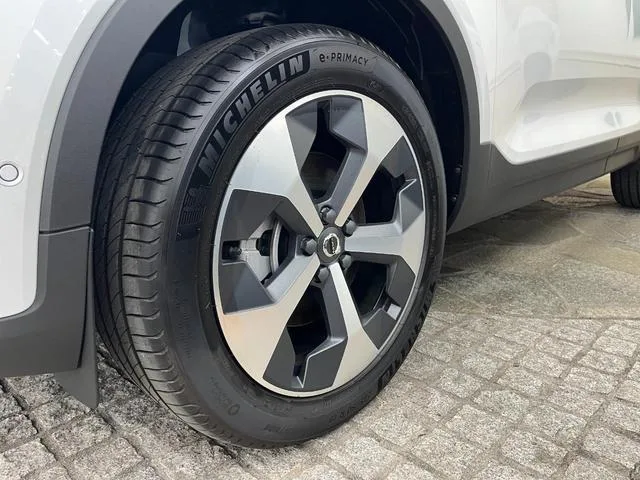 Volvo XC40 ULTRA B4 AWD 2024 — миниатюра 2