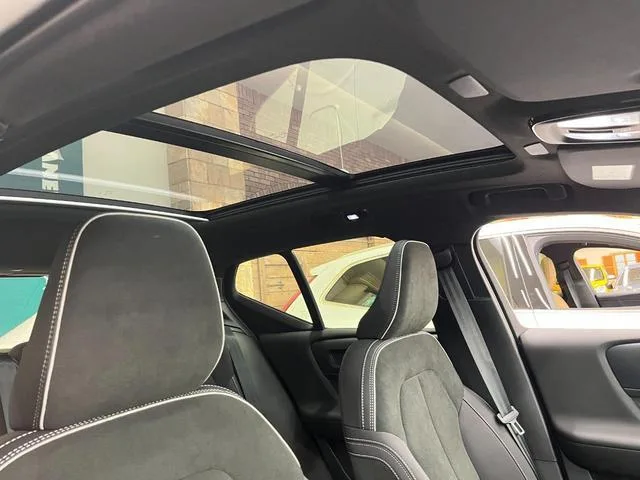 Volvo XC40 ULTRA B4 AWD 2024 — миниатюра 3