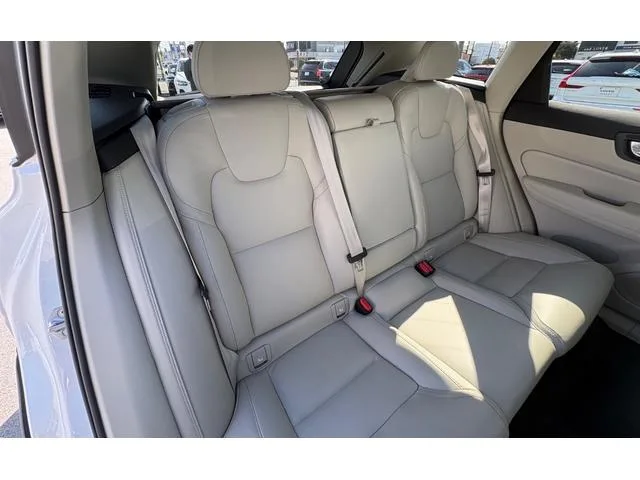 Volvo XC60 B5 AWD INSCRIPTION 2022 — миниатюра 2