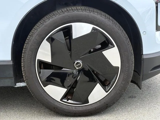 Volvo EX30 ULTRA SINGLE MOTOR EXTENDED RANGE 2024 — миниатюра 4