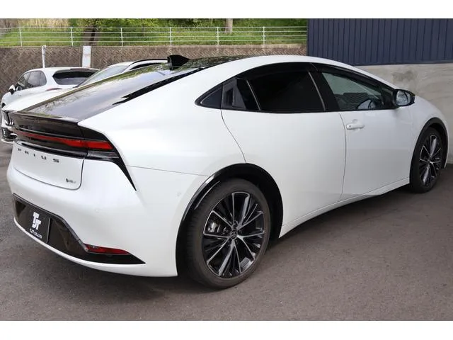 Toyota Prius Z 2023 — миниатюра 2