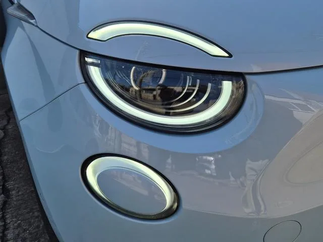 Fiat 500e ICON 2023 — миниатюра 4