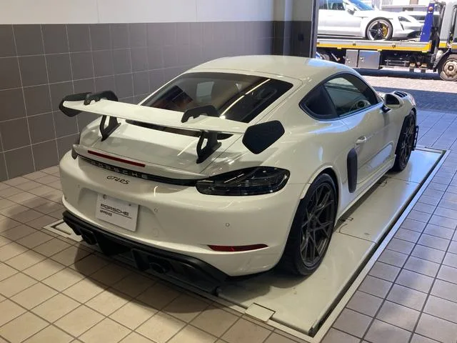 Porsche 718 CAYMAN 718 CAYMAN GT4 2023 — миниатюра 5
