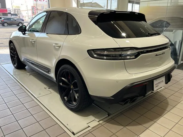 Porsche MACAN MACAN GTS 2023 — миниатюра 3