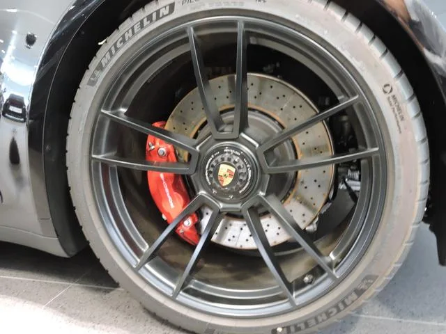 Porsche 911 911 TARGA 4 GTS 2024 — миниатюра 4