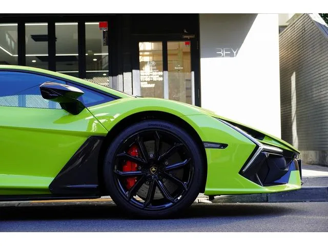 Lamborghini Revuelto BASE GRADE 2024 — миниатюра 3