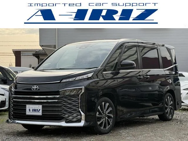 Toyota VOXY S-Z 2023 — фото 1, купить с доставкой в Москву
