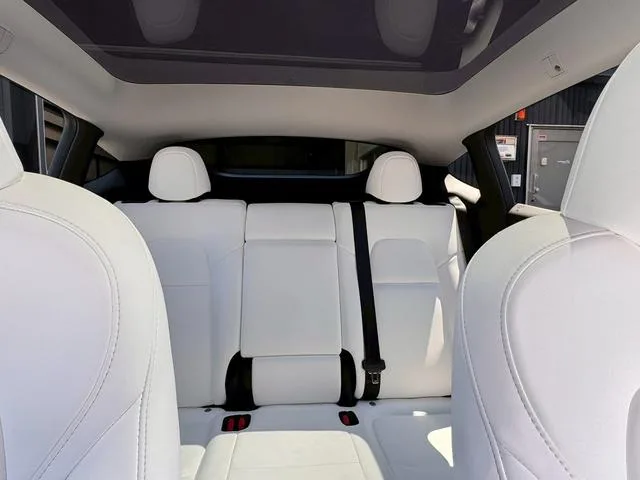 Tesla MODEL Y BASE GRADE 2022 — миниатюра 5