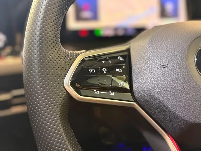 Volkswagen GOLF GTI BASE GRADE 2023 — миниатюра 5