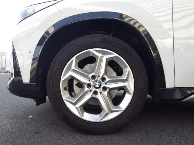 BMW X1 X DRIVE 20I X LINE 2023 — миниатюра 3