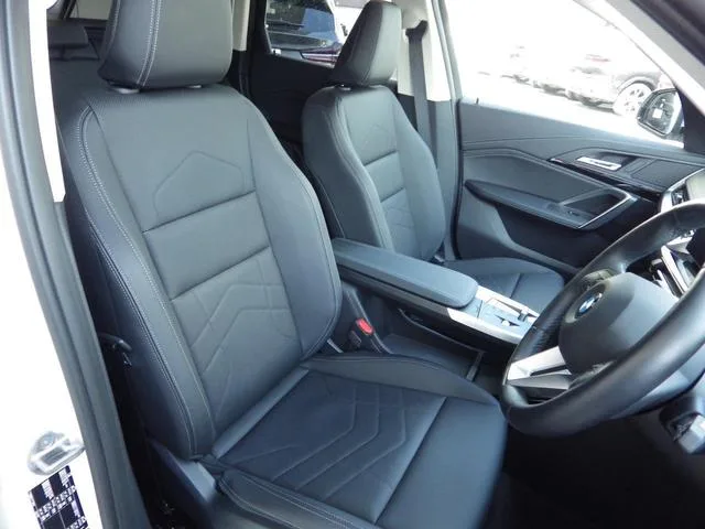 BMW X1 X DRIVE 20I X LINE 2023 — миниатюра 5