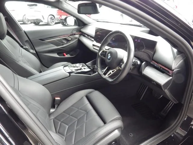 BMW 5 SERIES 523D X DRIVE TOURING M-SPORT 2024 — миниатюра 5