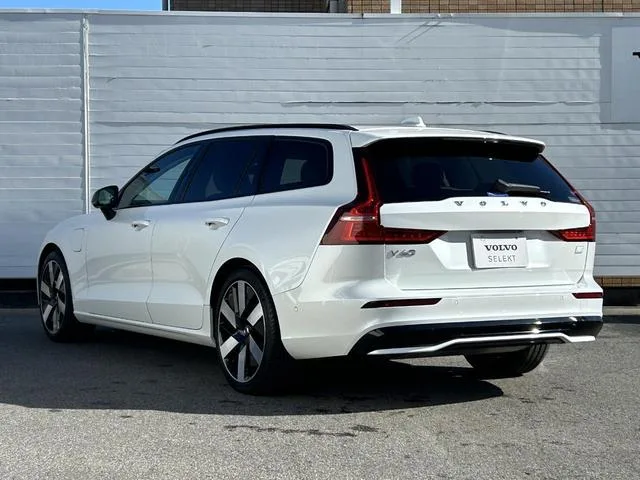 Volvo V60 RECHARGE ULTIMATE T6 AWD PLUGIN HYBRID 2024 — миниатюра 4