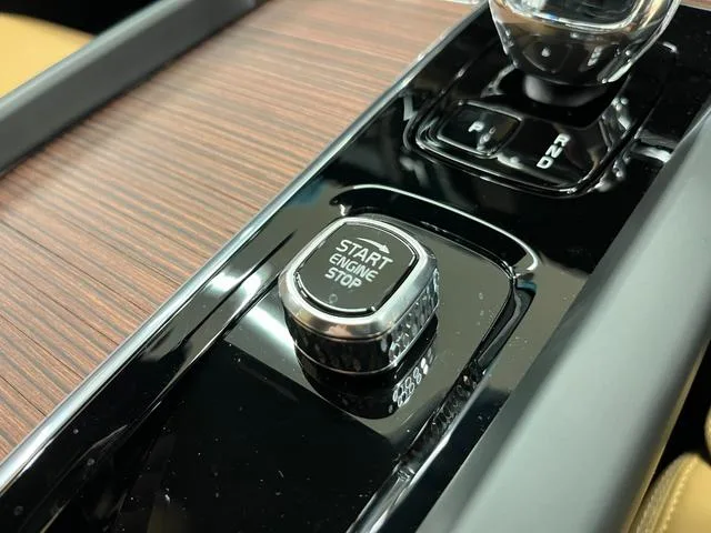 Volvo V60 ULTRA B4 2025 — миниатюра 5