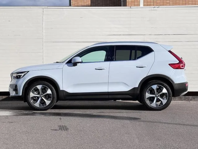 Volvo XC40 ULTRA B4 AWD 2024 — миниатюра 3