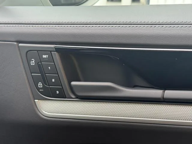 Porsche Cayenne Coupe BASE GRADE 2024 — миниатюра 2